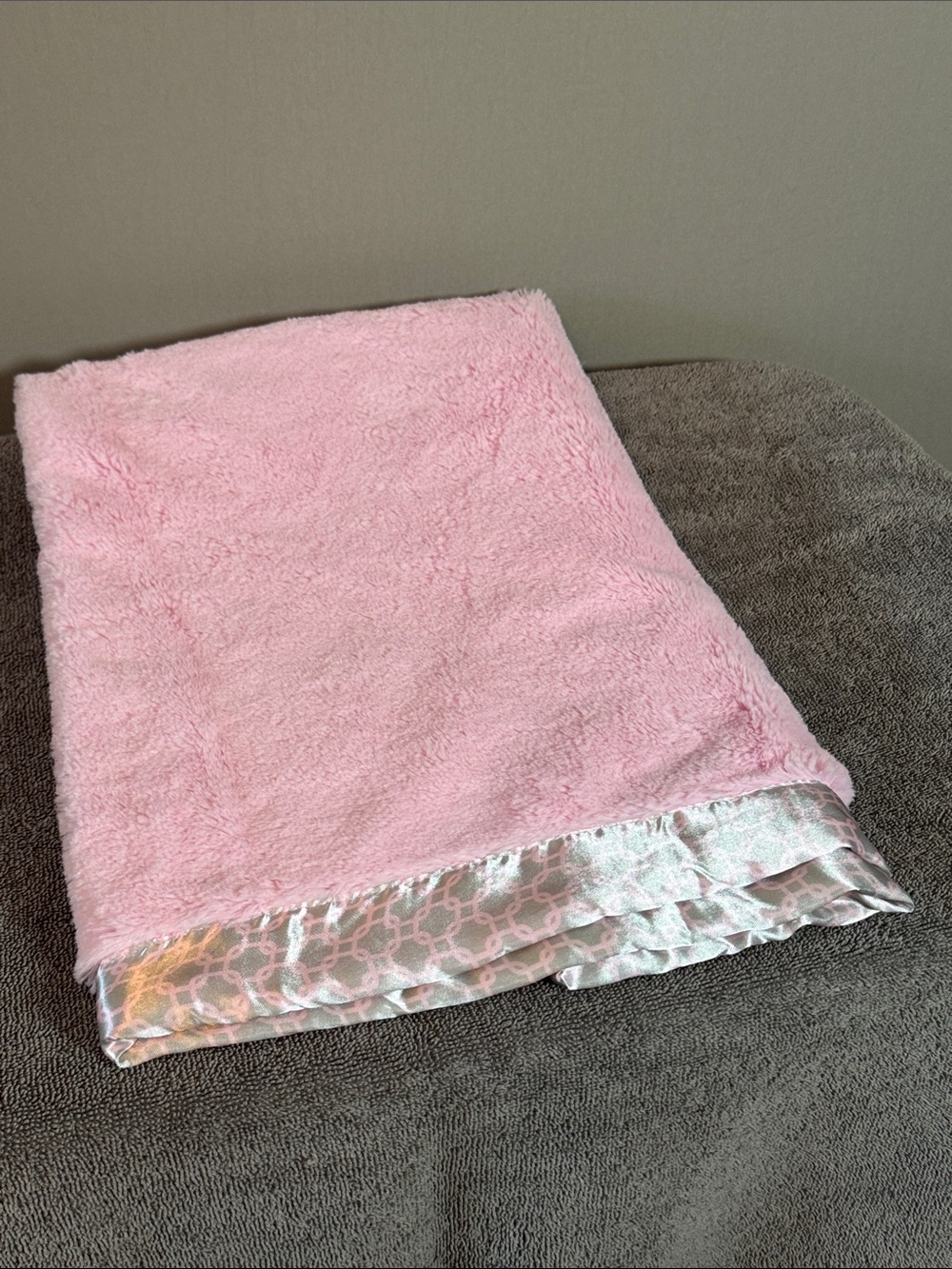 CUDDLE TIME PINK & GRAY MEDALLION SATIN TRIM BABY SECURITY BLANKET 40" x 29.5"